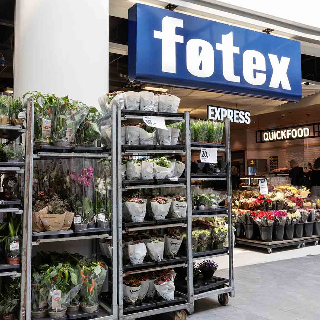 Ved indgangen til Føtex på Frederiksberg finder du altid friske blomster og planter.